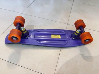 Monopatín Penny Morado