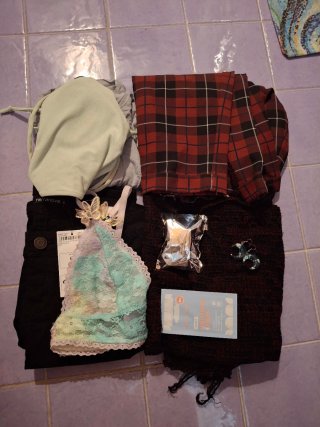 Budle vestiti 10€ + regali