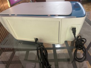 Impresora HP azul y blanca