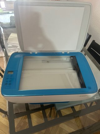 Impresora HP azul y blanca