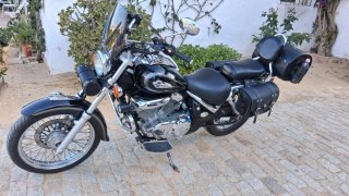 Suzuki Intruder Negra