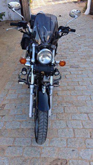 Suzuki Intruder Negra