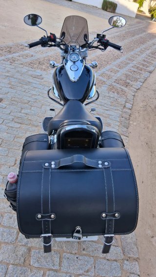 Suzuki Intruder Negra
