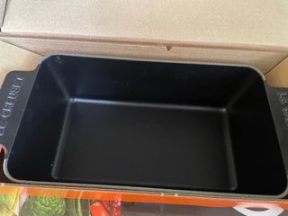 Molde Pan Hierro Fundido Le Creuset Rojo En caja.