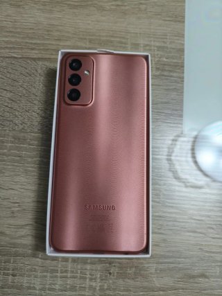 Samsung Galaxy M13 + Funda y Cargador