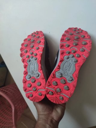 Zapatillas Fila Mujer Grises y Rojas