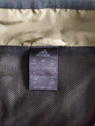 Chaqueta deportiva Adidas verde y gris y negro
