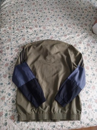 Chaqueta deportiva Adidas verde y gris y negro