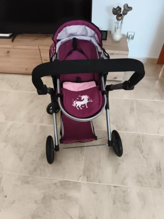 Cochecito de muñecas con unicornio