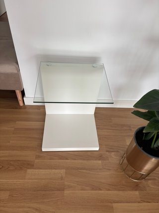 Mesita auxiliar cristal y blanco lacado