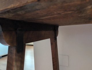 Mesa castellana antigua de nogal