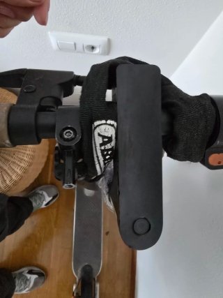 Patinete eléctrico con ruedas antipinchazos