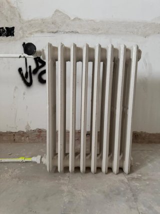 Radiador de hierro antiguo