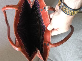 Tres bolsos diversos