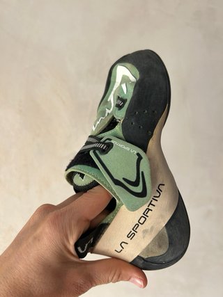Pies de Gato la Sportiva Futura mujer (38) + Arnés