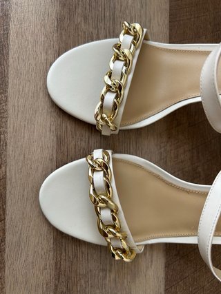 Sandalias Michael Kors Beige y Doradas.