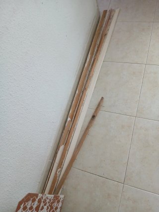Se regalan baldosas y madera