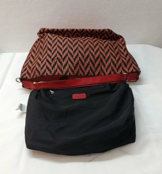 Bolso tote Parfois grande rojo estampado chevrón