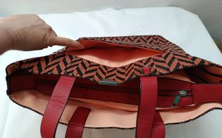Bolso tote Parfois grande rojo estampado chevrón