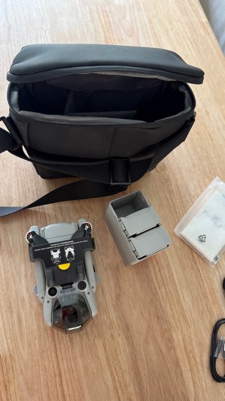 Dron DJI Mini 4 Pro con Mando y Accesorios