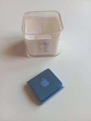 iPod Shuffle Azul y Plateado