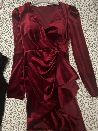 Vestido de fiesta rojo de terciopelo