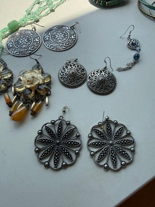 Conjunto de bisutería: collar y pendientes