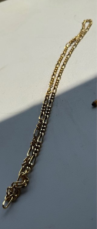 Conjunto de bisutería: collar y pendientes