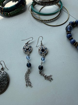 Conjunto de bisutería: collar y pendientes