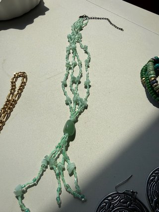 Conjunto de bisutería: collar y pendientes