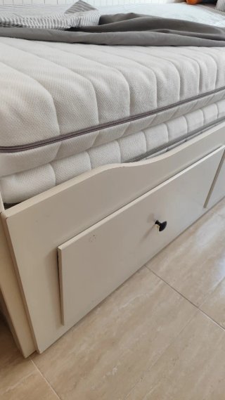 Diván IKEA con 3 cajones y 2 colchones