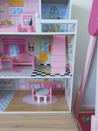 Casita de muñecas rosa de madera