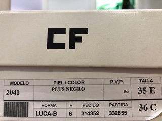 Botas altas de piel negras