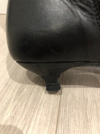 Botas altas de piel negras