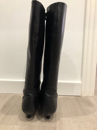 Botas altas de piel negras