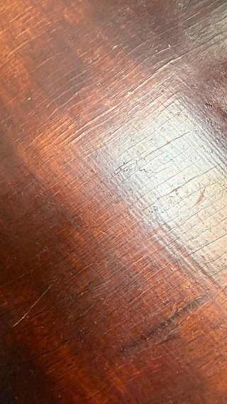 Tocador antiguo de madera con espejo ovalado