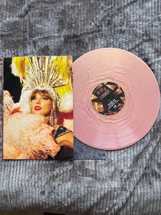 The Life of a Showgirl: The Crowd is Your King
