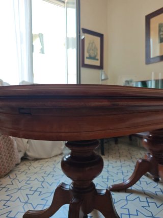 Mesa de comedor de madera