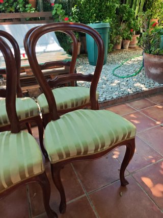 Mesa de comedor de madera