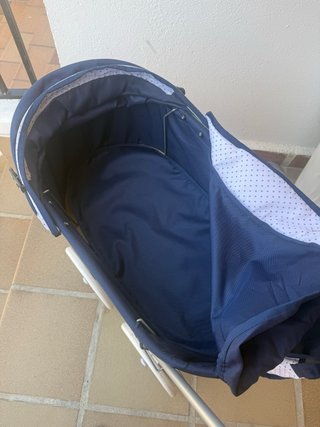 Carrito de bebé de juguete
