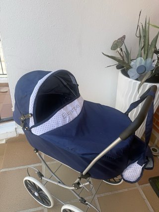 Carrito de bebé de juguete
