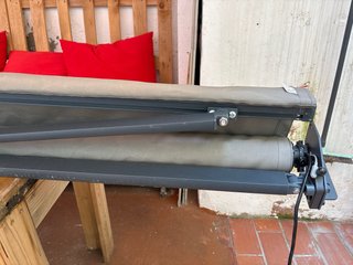 Toldo motorizado 2,22m gris marca Smartsun