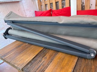 Toldo motorizado 2,22m gris marca Smartsun