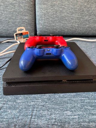 Consola PS4 + 2 Mandos (Rojo y Azul)