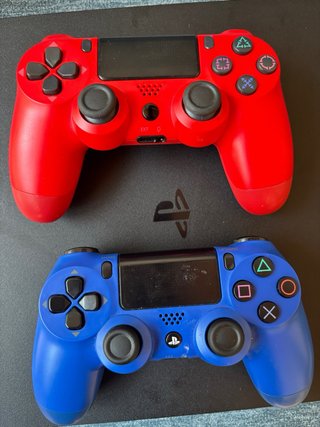 Consola PS4 + 2 Mandos (Rojo y Azul)