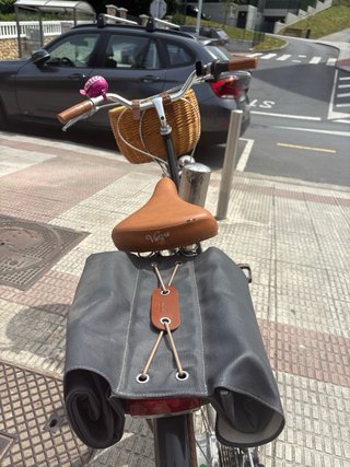 Bicicleta Victoria Negra con Cesta