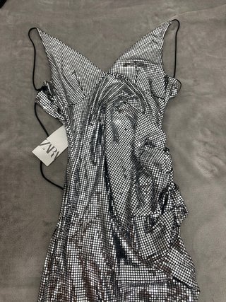 Vestido Zara plateado con brillos