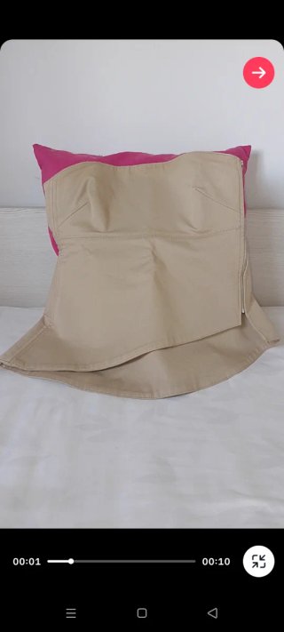 Top Asimétrico Zara beige económico.