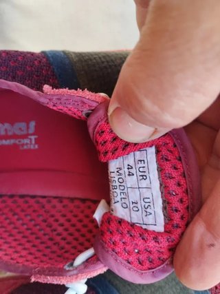 Zapatillas deportivas Yumas rojas y azules