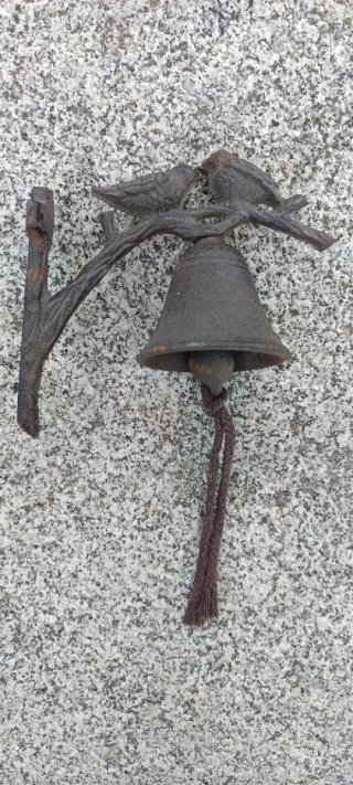 Campana decorativa metal pájaros